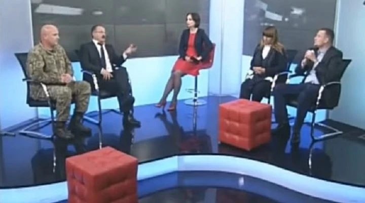 Άγριο ξύλο Ουκρανών βουλευτών live στην TV για τον Ποροσένκο (βίντεο)